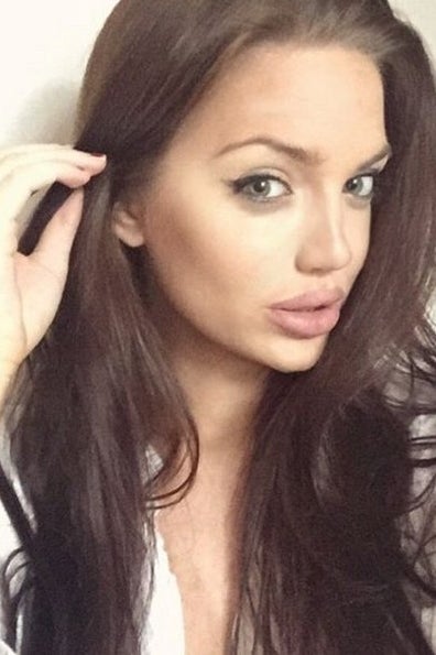 Porn Angelina Jolie Sex - This Woman Looks So Much Like Angelina Jolie It's Scary