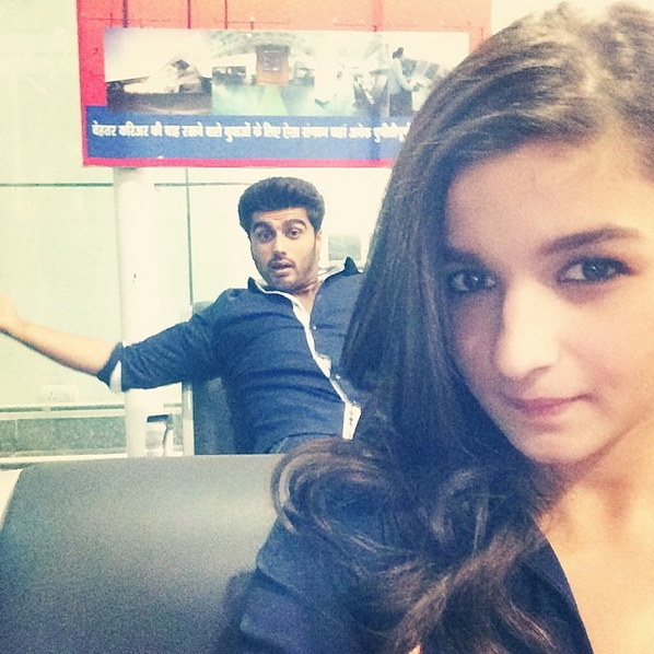 Arjun Kapoor wondering why he wasn't asked to pose for this Alia Bhatt selfie.