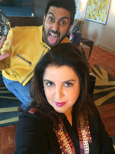 Abhishek Bachchan ruining a Farah Khan selfie.