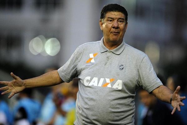 Como não? Toda vez que eu grito na arquibancada ou na frente da TV eles me ouvem.