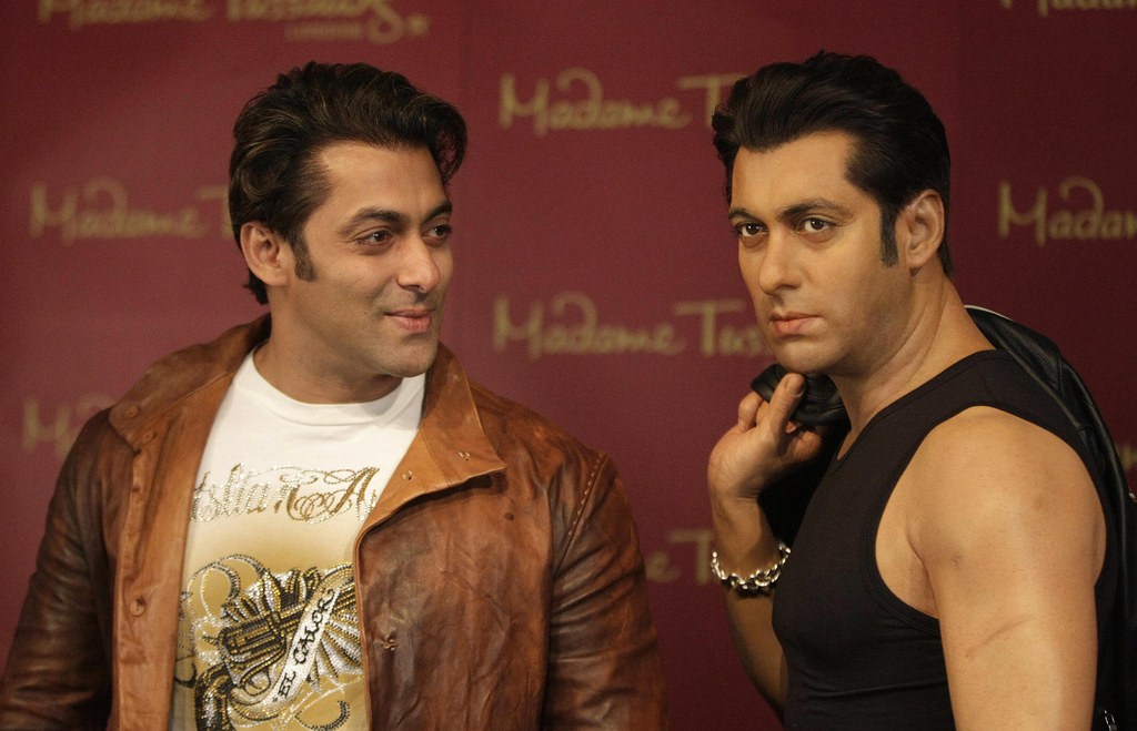 14 Awkward Photos Of Bollywood Stars With Their Wax Statues