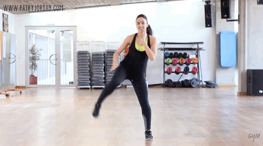 Si al fin comprendiste que para vivir mejor hay que hacer ejercicio (además de tener una dieta balanceada), esta rutina está hecha para ti. La gurú del fitness, Patry Jordan, te llevará por los movimientos aeróbicos básicos para que tu cuerpo comience a familiarizarse con la actividad física. Ojo, que una vez que ya tengas dominada esta rutina, deberás incrementar la dificultad para mejores resultados.Dificultad: FácilDuración: 10 minutos
