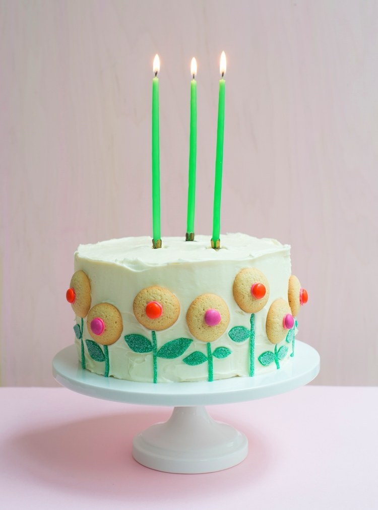 28 Creative *And* Easy Ways To Decorate A Cake