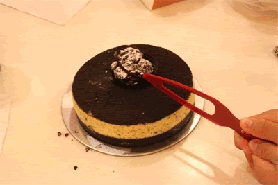 We all have this one person at work who's responsible for slicing the cake in even pieces on every birthday.