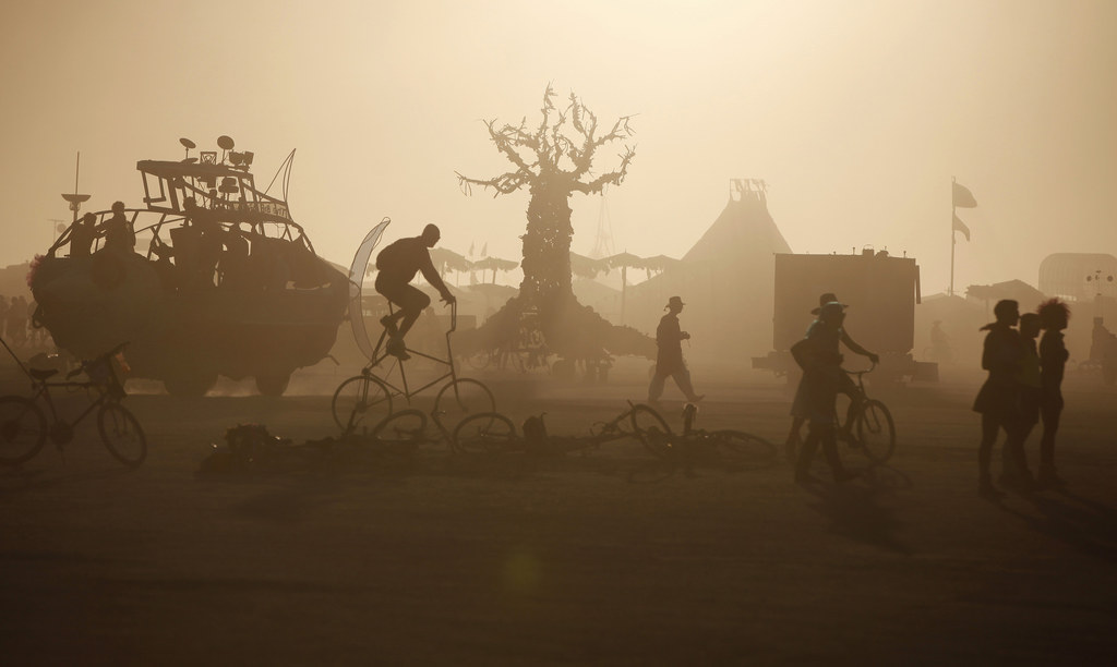 37 Of The Most Insane Pictures Ever Taken At Burning Man-8984