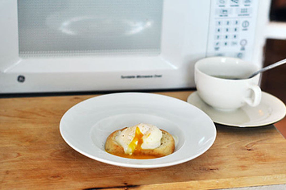 Huevos con espinacas al microondas