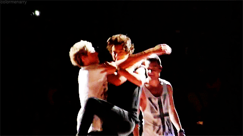 Oh Harry, never stop being the clumsy manly man you are.