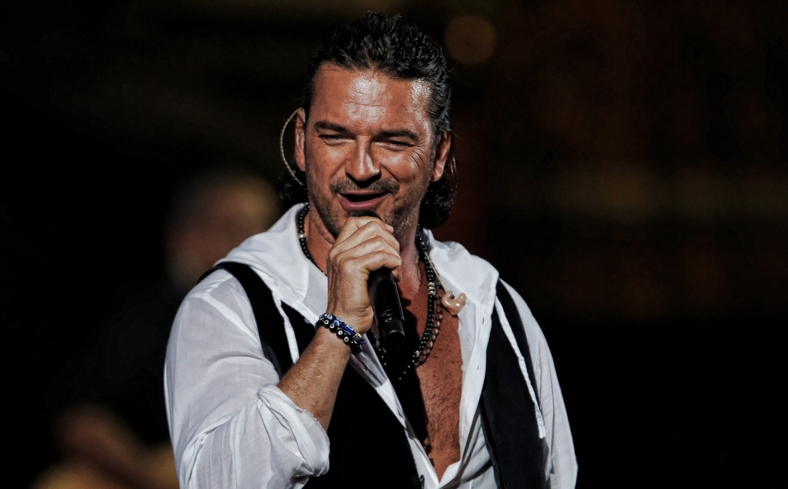 El cantautor guatemalteco es uno de los íconos de la música más famosos en latinoamerica, pero por alguna razón recibe muchas críticas del público.