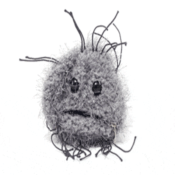 Si hay una manera didáctica de explicar cómo en ocasiones el cáncer puede ser combatido es con este Giant Microbe reversible que muestra como sanar las células. Ponerle humor y acompañamiento a estas situaciones puede también ser muy sanador.