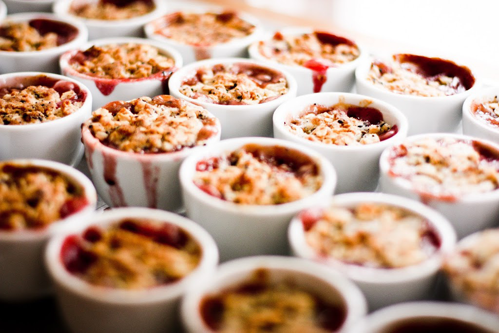 Quintessentiellement anglais: le crumble!Ces délicieux petits desserts devraient arriver à consoler nos amis anglais... ou ajouter à la joie maligne des autres. La recette, c’est par ici.
