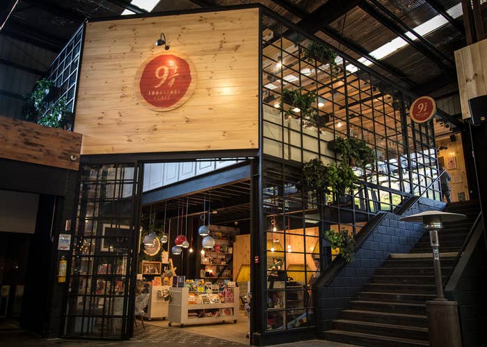 Esta librería-café es el sitio más cool de Medellín y aquí te lo demostramos