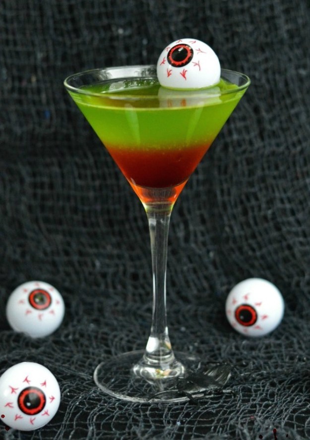 21 Spooky Cocktails That’ll Make Your Halloween Party A Drunken Success