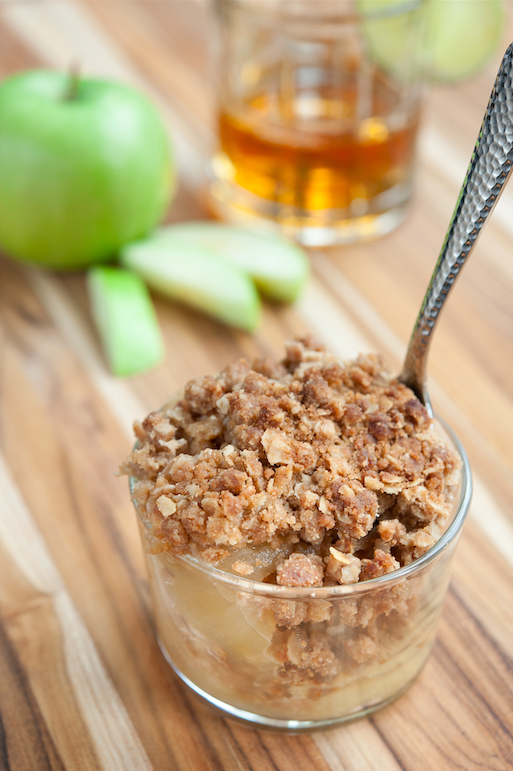 Here's How To Make An Easy Rum Apple Crisp