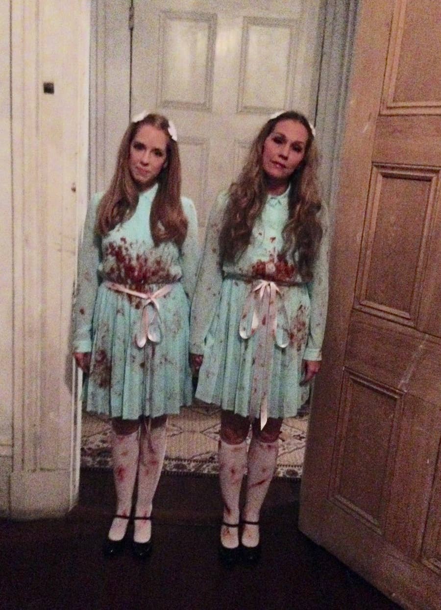 Los 19 mejores disfraces de Halloween inspirados en las gemelitas de The  Shining