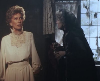 The last thing Christine Farmer heard of her favorite aunt was that she fell in love and ran off to marry the dude. That was SEVEN years ago — wouldn't you get a bit suspicious or worried when Auntie Sofia stopped sending Christmas cards or calling to check in while Aunt Agatha is living the high life? Somebody alert Evil Kin or Fatal Vows for a possible new episode.