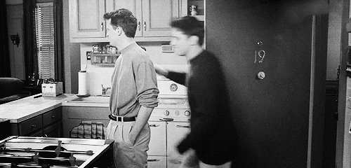 The strongest and most stable relationships of the show aren't the romantic ones, but the ones built on common interests and shared respect for each other. Chandler and Joey's friendship is by far one of the most charming and lovable aspects of the series. They always had each other's backs in every situation, whether it came to dating, finance, or just having someone to chill out and watch Baywatch with.