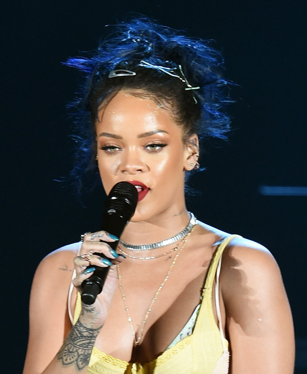 Rihanna Dyed Her Hair Blue And It S Pretty Zomg