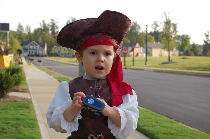 17 Ways To Keep Your Kid Safe This Halloween