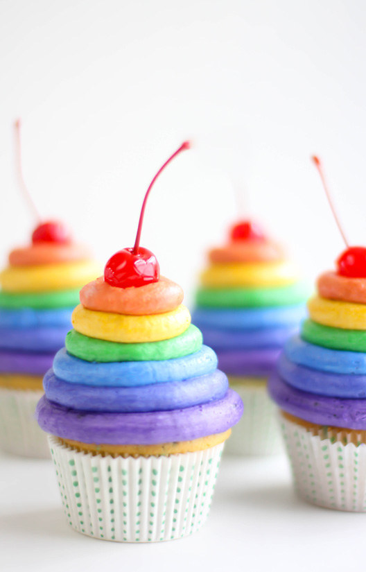 27 Ridiculously Creative Ways To Decorate Cupcakes