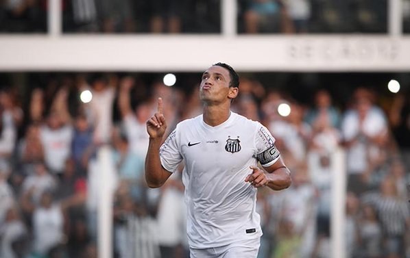 O veterano Ricardo Oliveira voltou ao Santos no início do ano com contrato de curta duração. O sucesso no Paulistão foi tanto que teve o vínculo renovado, conquistou a artilharia do Brasileirão e uma nova chance na seleção brasileira, após 8 anos.