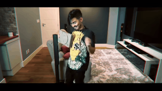 O passinho acima foi feito em um vídeo lançado esta semana, o Funk do Yudi.