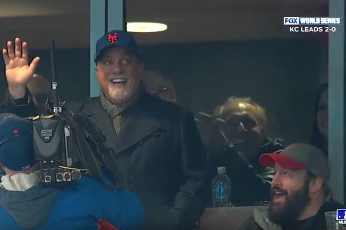 Billy Joel Singing “Piano Man” With Mets Fans At The World Series