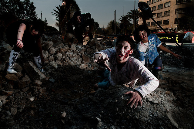 Un ataque de zombies que creen tener la razón. EL HORROR.