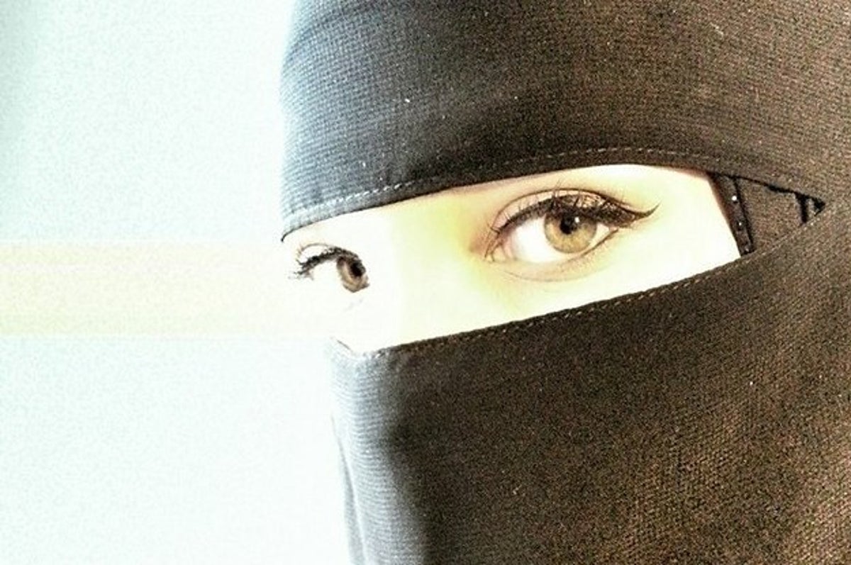 A Toronto Woman Wearing A Niqab Was Attacked In Front Of Her Kids After i created the character, i realised that a full length movie might be too large an undertaking, so we made the game version of burka avenger in 2011. a toronto woman wearing a niqab was