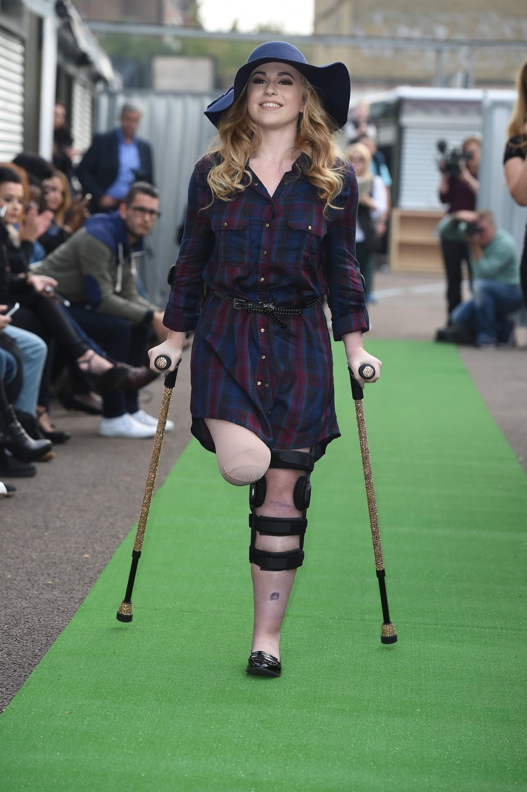 A Woman Who Lost Her Leg In A Terrifying Theme Park Accident Is Now A Catwalk Model