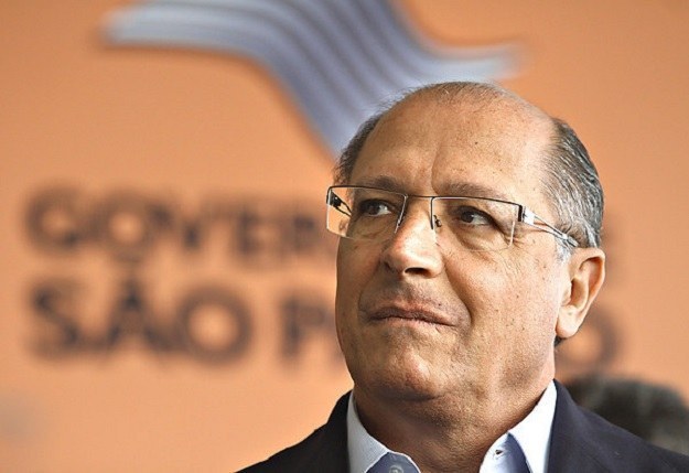 Próximo passo é premiar Bolsonaro e Feliciano pela defesa dos direitos LGBT?