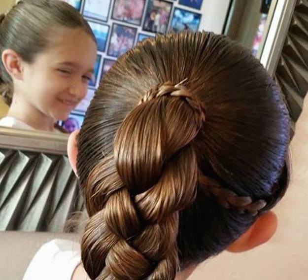 After Teaching Himself To Do His Daughter S Hair A Single Dad Started