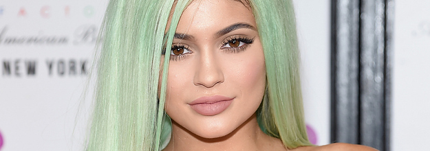 Kylie Jenner Official iTunes App - Kylie Jenner Makeup Routine - Kylie  Jenner Glam Room