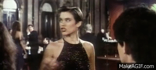 «Shaken, not stirred.» Elle sait.