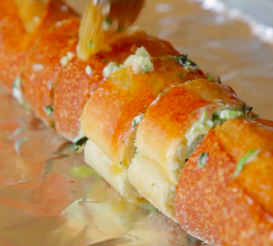 Here's How To Make Spinach Artichoke Garlic Bread