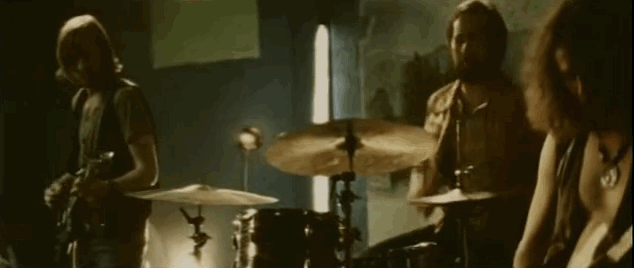 Letra inesquecível: "They say the devil's water - it ain't so sweet / You don't have to drink right now / But you can dip your feet / Every once in a little while"Letra inesquecível:
