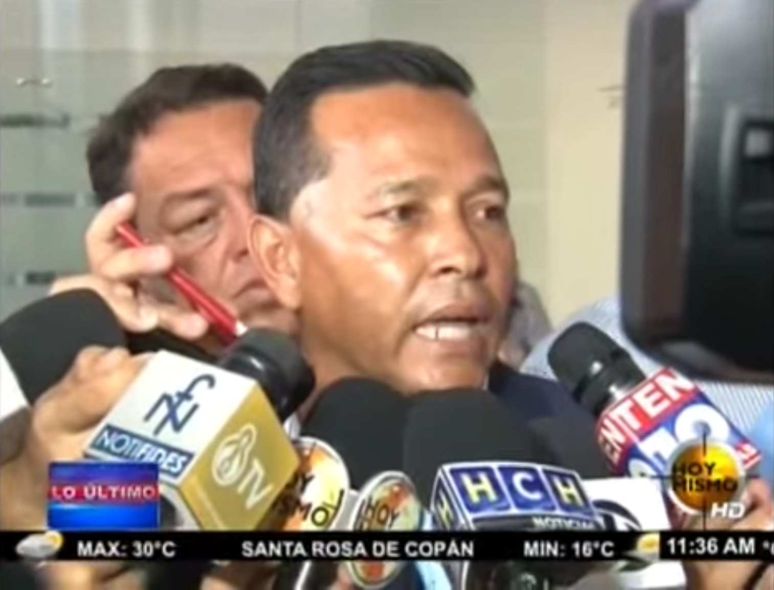 Aníbal Baca, a spokesman for Hondura's Criminal Police Bureau, speaks to reporters outside of Toncontín International Airport.