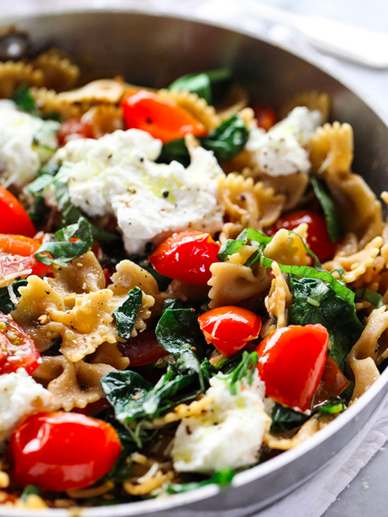 whole wheat pasta with tomatoes, ricotta, and spinach