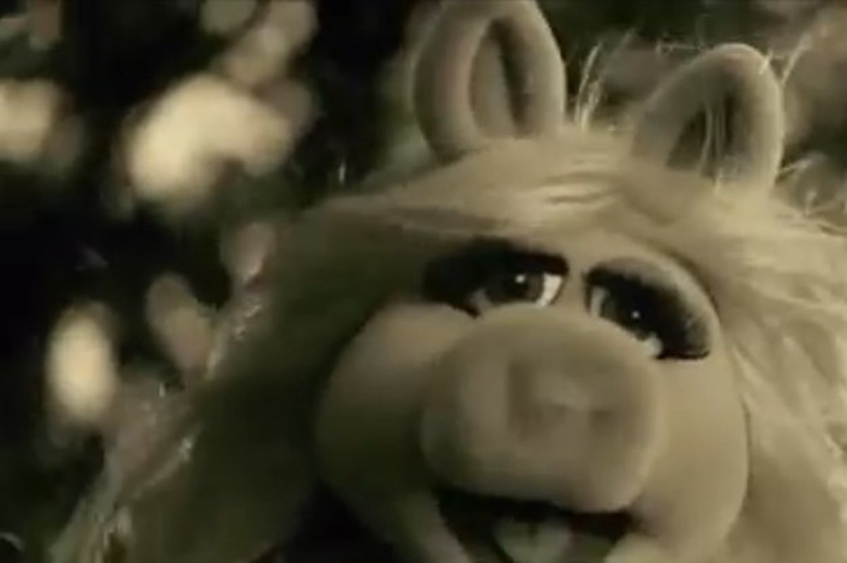 The Muppets Parody Adele S Hello Better Than Your Faves The muppets character gave her best adele in a commercial break during the american music awards. the muppets parody adele s hello