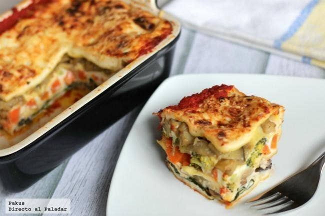 Esta receta sÃ­ lleva pasta, pero el relleno es 100% vegetariano y por ende, sÃºper saludable. Es recomendado hacerla con brÃ³coli, berenjena, cebolla, champiÃ±ones, zanahorias, espinacas frescas, salsa bechamel y salsa de tomate. Sigue los pasos aquÃ­.