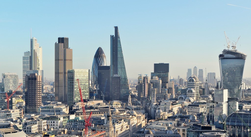 Wenn die Preisschraube so stark überdreht ist, dass sich nur noch Oligarchen und Ölscheichs Wohnungen leisten können, nennt man es Super-Gentrifizierung. In Manhattan oder der City of London ist das der Fall.