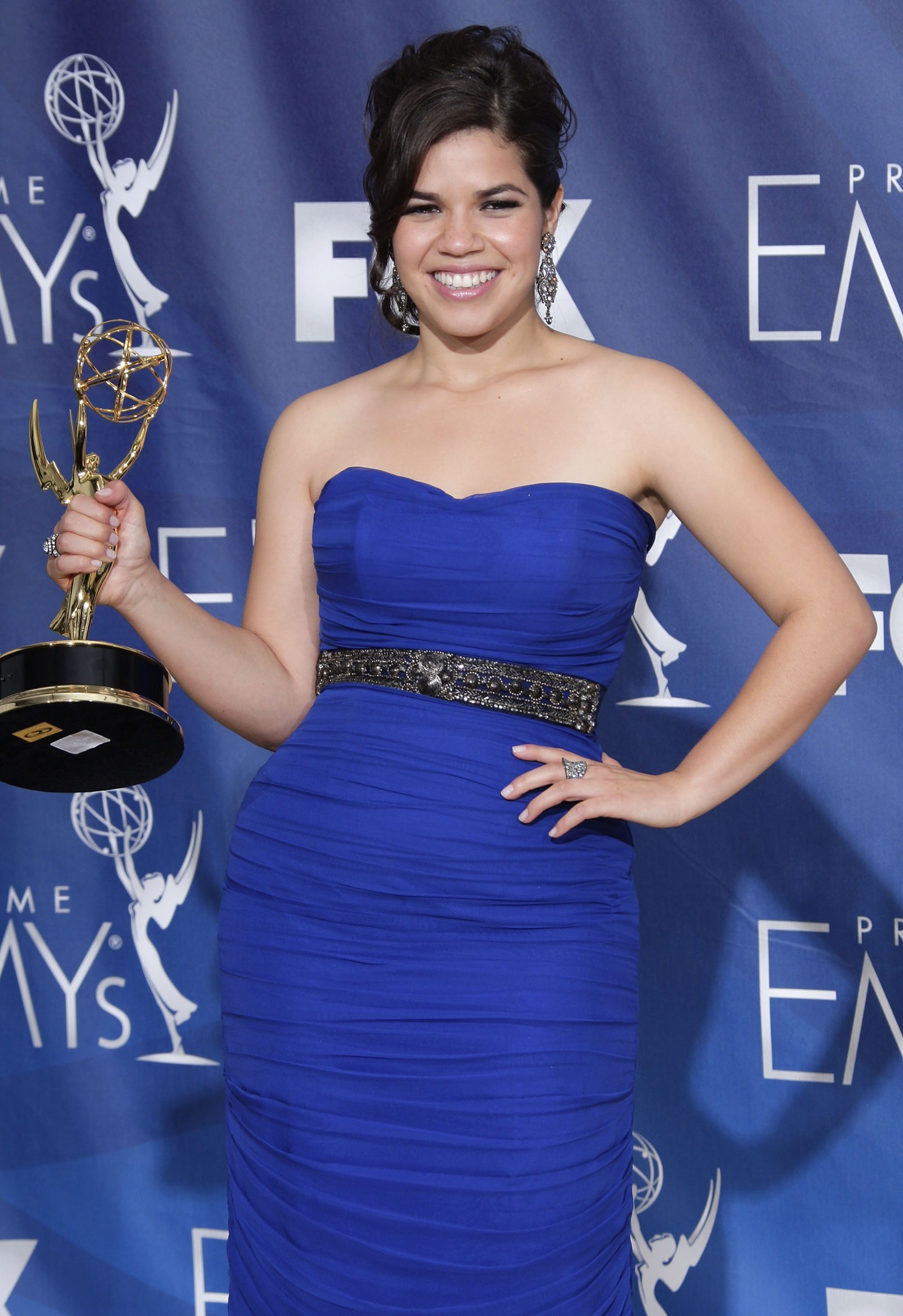 Latina - 2007, March - America Ferrera, How to Dress Your Latina