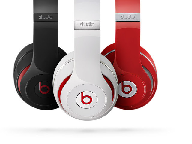 The Beats by Dr. Dre Beats Studio is an amazing over the ear headphone that has adaptive noise cancellation which helps in blocking external sounds so that you can enjoy distraction-free audio. The rechargeable battery has enough juice to power the headphone for 20 hours of continuous usage. Plus it is equipped with smart technology that turns the device off when not in use. This is crucial for conserve battery power. The leatherette ear cushions ensure comfort for extended listening sessions. This is a must have for every music lover.Rating: 4.6 / 5Marketplace: Best BuyBlack Friday Deal: $159.99 (Save $140)