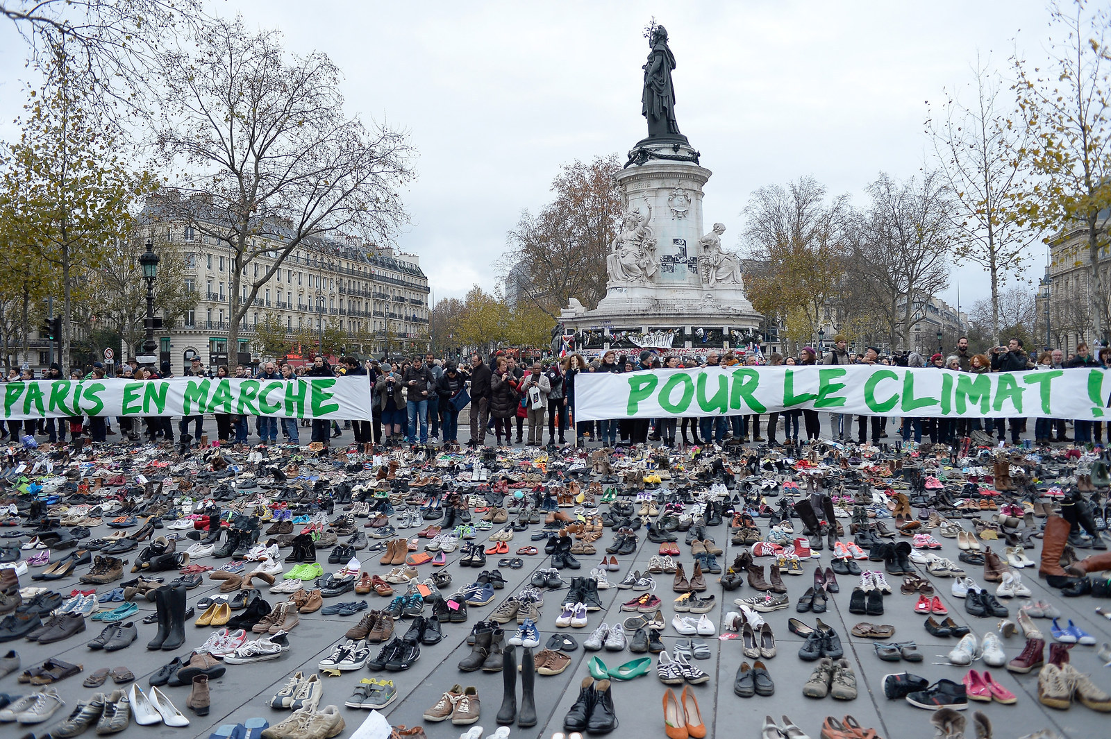 18 Pictures Of The Violence That Clouded Paris's Climate Protests