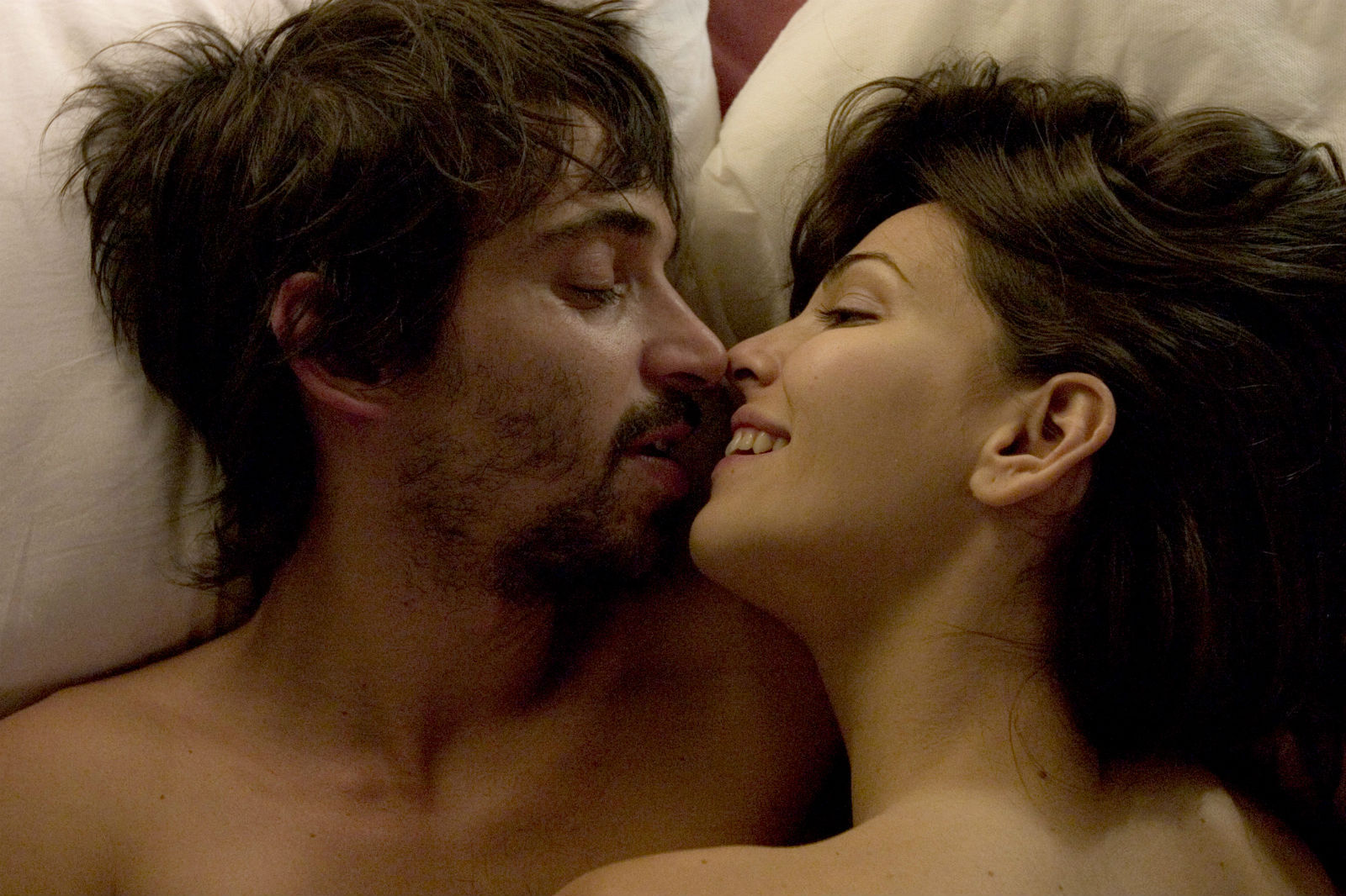 O lindo filme de Beto Brant traz um casal que vive junto sem muito compromisso e que tem que se descobrir graças a uma reviravolta. O fato de se passar em Porto Alegre é um ganho, tendo em vista o excesso de produções rodadas no Rio ou no Nordeste. Alugue aqui.