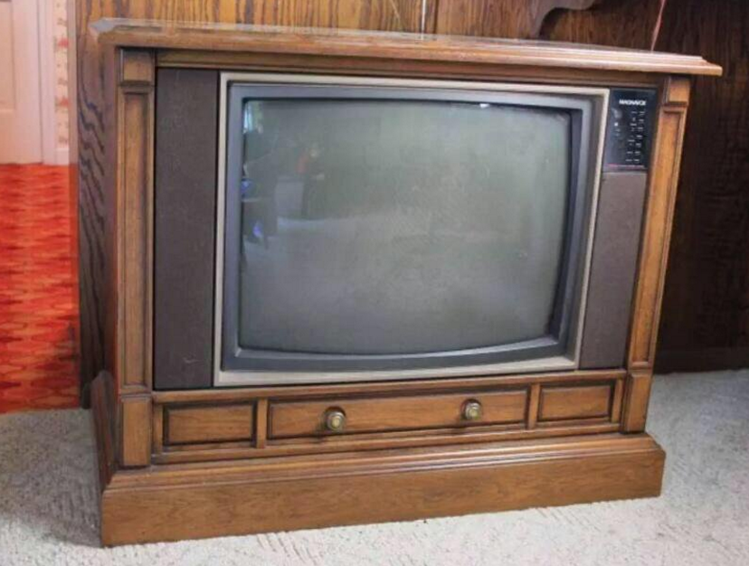 An old-fashioned large TV that&#x27;s a piece of furniture