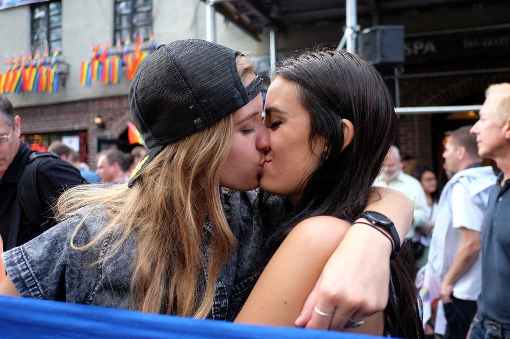Two brazilian women arrested for lesbian kiss