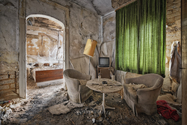 ボロボロの廃墟を撮影してまわる奇特な写真家に話を聞いた