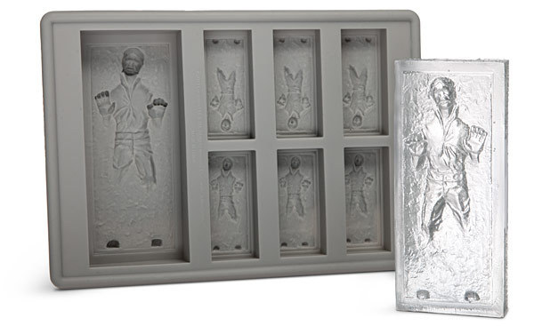 Lo mismo te vale para hacerte un cubito de hielo para el gintonic que para hacer una tableta de chocolate digna de Jabba. Lo puedes encontrar en ThinkGeek.
