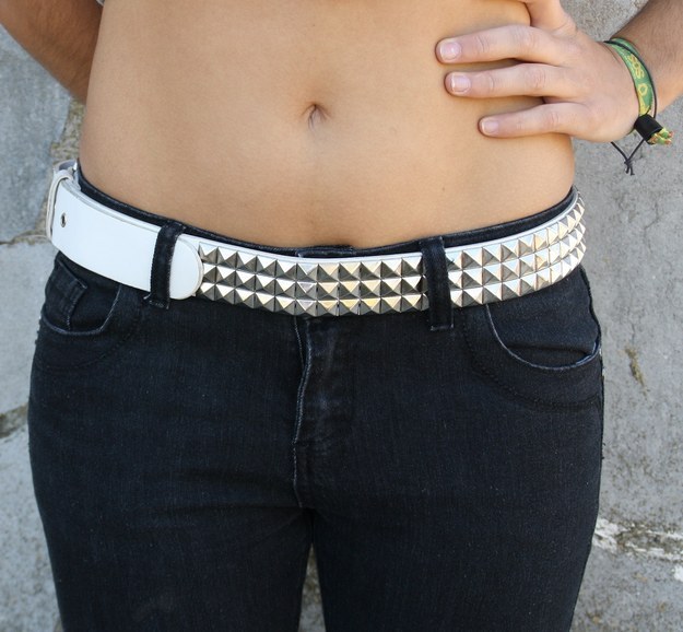 Y los cinturones de tachuela (que iban muy bien con las Vans).