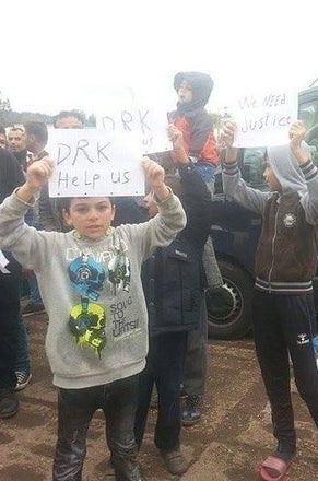 Children protest conditions in the DRK Suhl EAE camp in October.